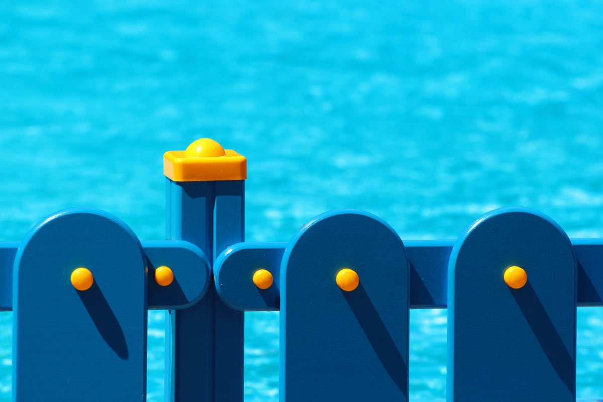 Quelles sont les normes à respecter pour un portillon de piscine